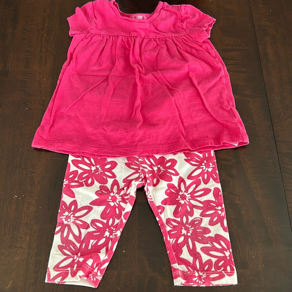 GAP capris and top
